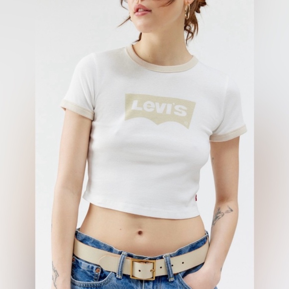 Urban outfitters cropped xl Levi’s tshirt